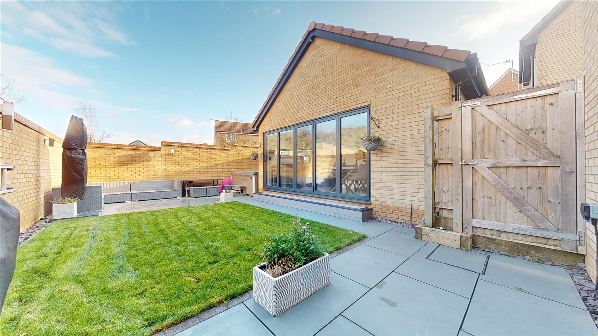 3 bed property in Berrenda Avenue, Whitehouse